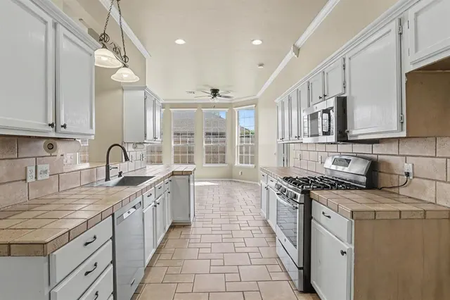 Photo 8 — 1832 Camden Way, Edmond, OK 73013