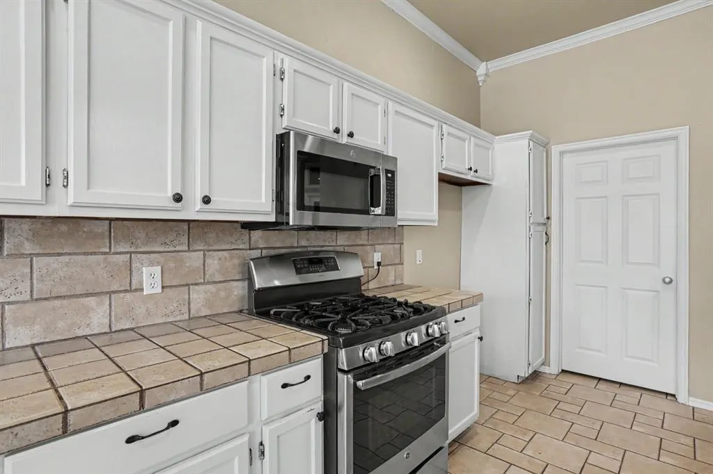Photo 10 — 1832 Camden Way, Edmond, OK 73013
