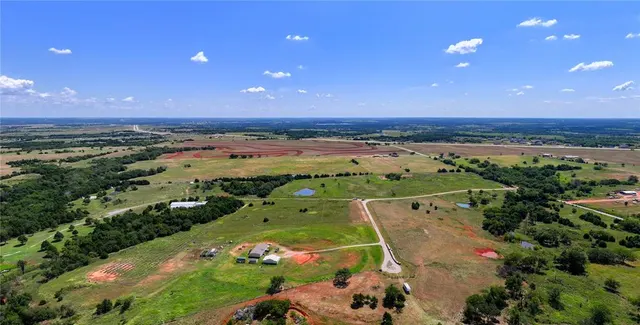 Photo 2 — 5311 Springfield Drive, Guthrie, OK 73044