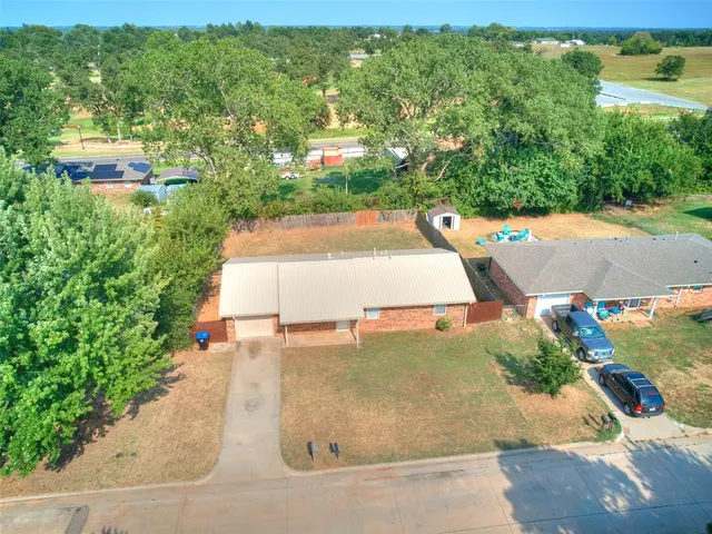Photo 6 — 16 Sue Lane, McLoud, OK 74851