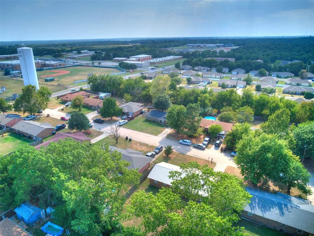 Photo 9 — 16 Sue Lane, McLoud, OK 74851