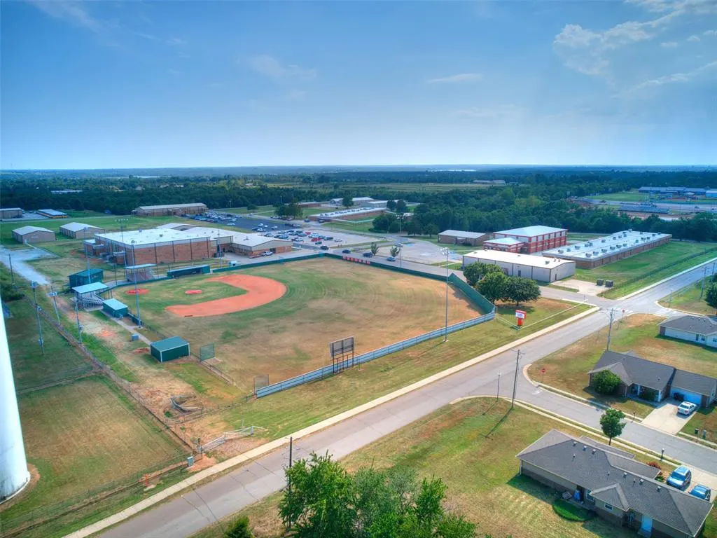 Photo 11 — 16 Sue Lane, McLoud, OK 74851