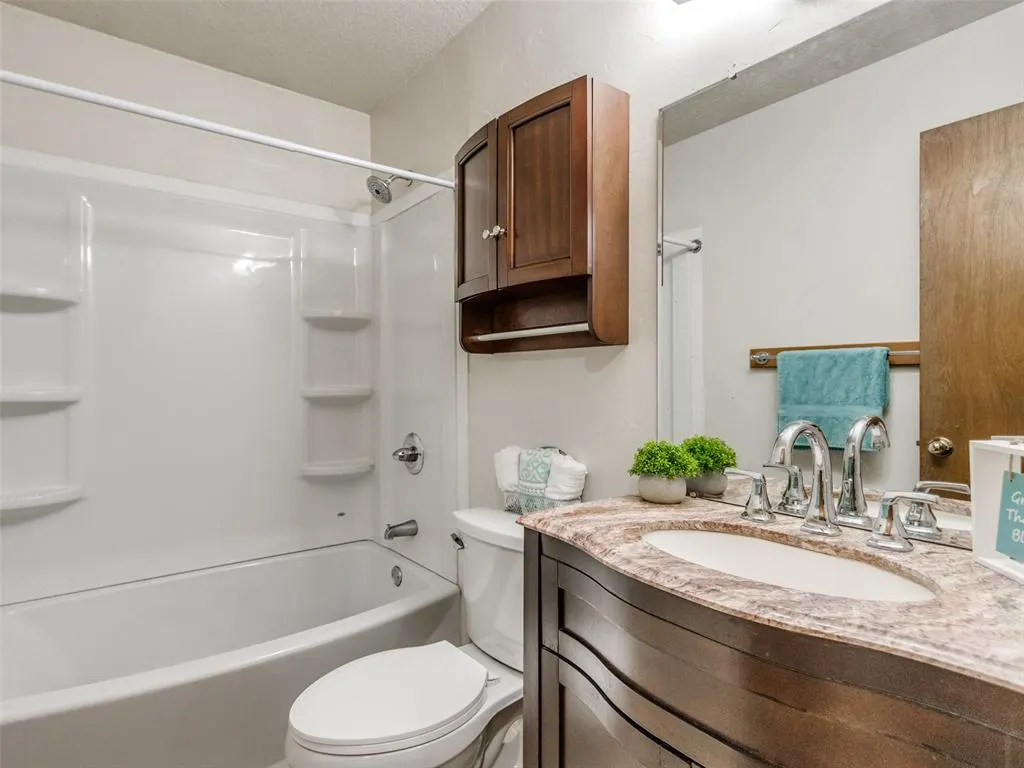Photo 5 — 16 Sue Lane, McLoud, OK 74851
