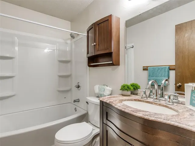 Photo 5 — 16 Sue Lane, McLoud, OK 74851