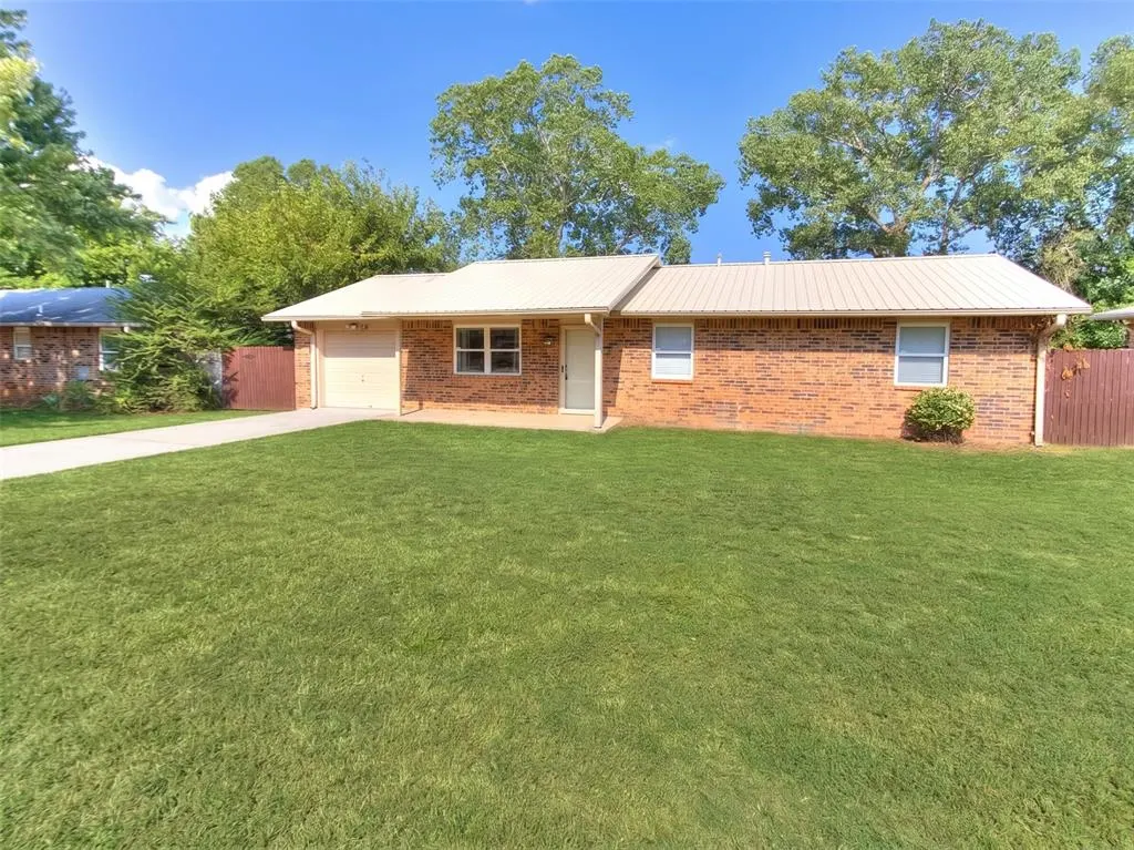 Photo 2 — 16 Sue Lane, McLoud, OK 74851