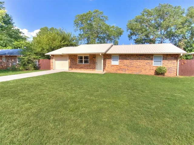 Photo 2 — 16 Sue Lane, McLoud, OK 74851