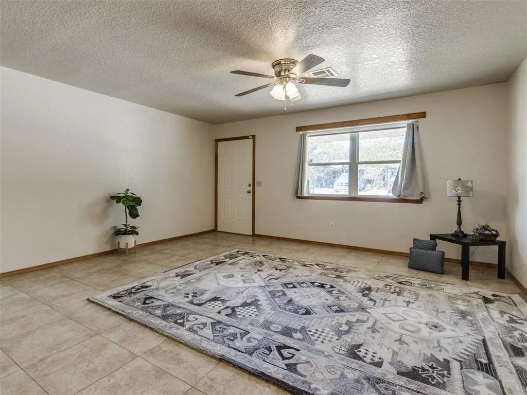 Photo 5 — 16 Sue Lane, McLoud, OK 74851