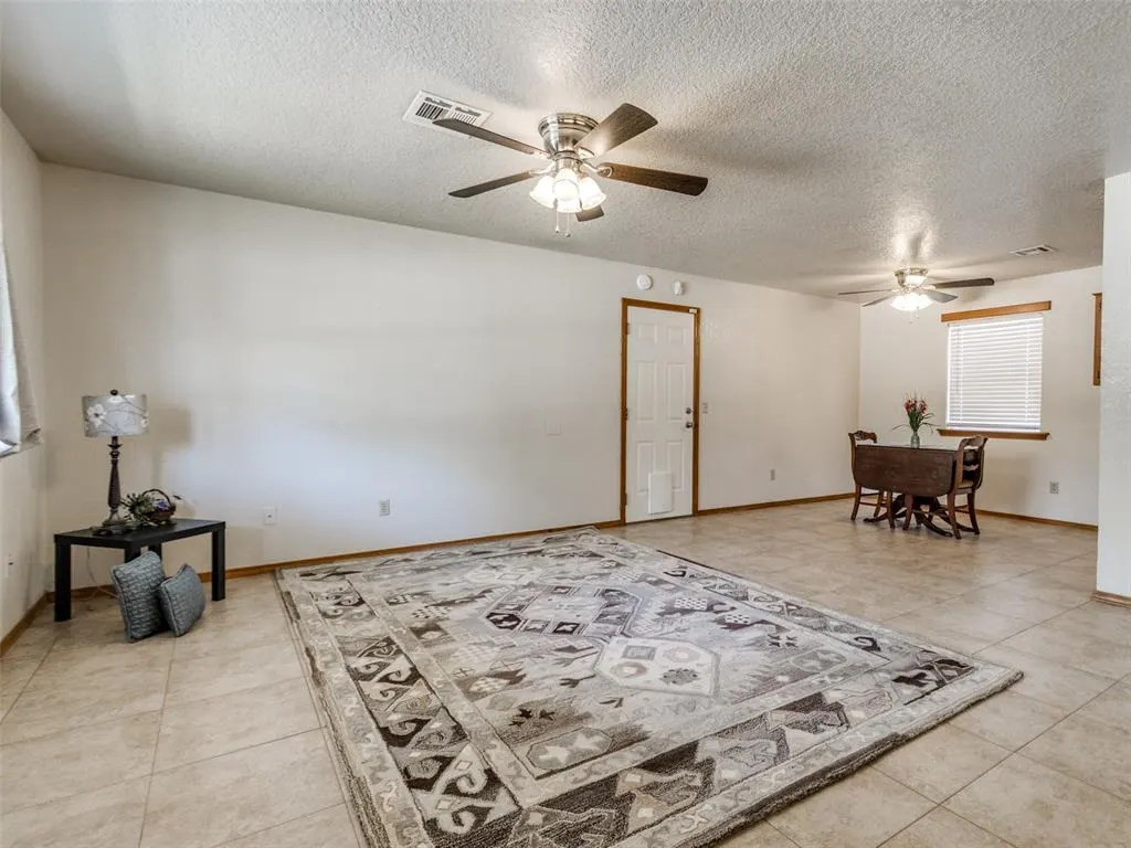 Photo 4 — 16 Sue Lane, McLoud, OK 74851