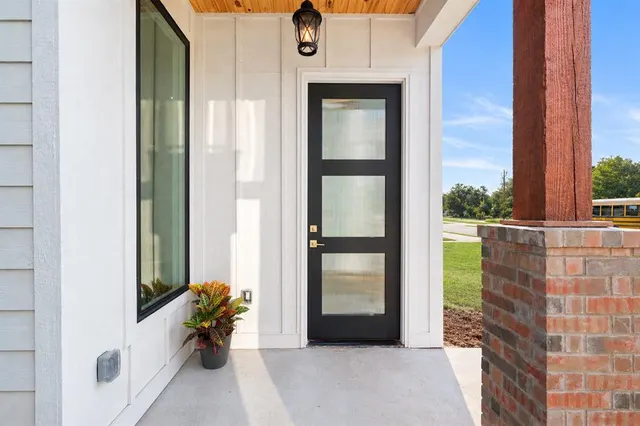 Photo 4 — 731 W Main Street, Edmond, OK 73003
