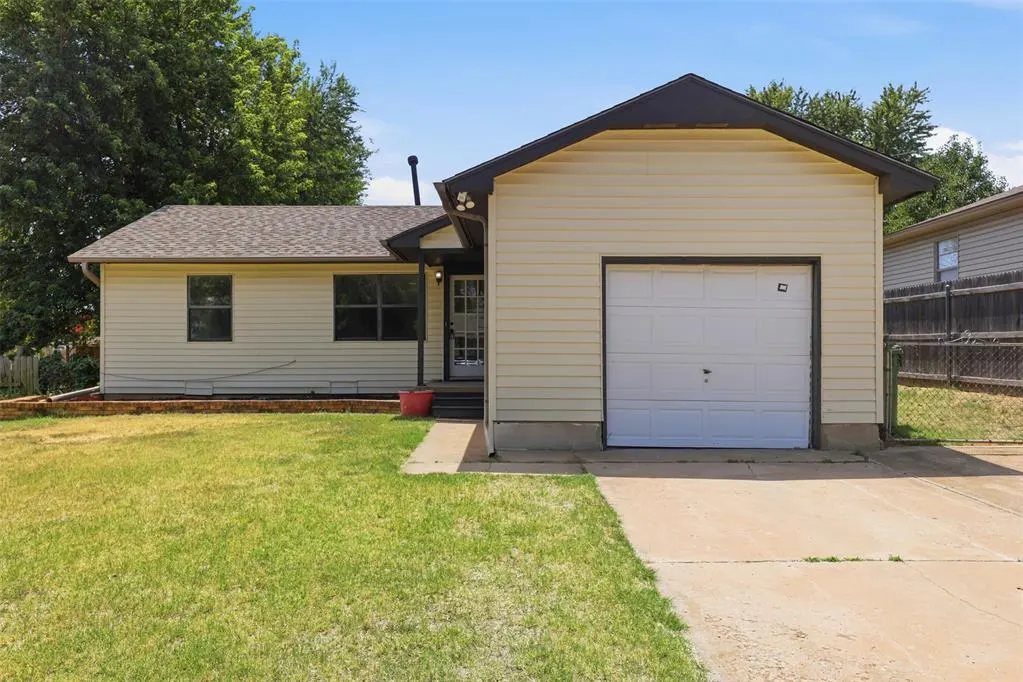 Front exterior — 102 Belisle Avenue, Yukon, OK 73099
