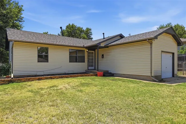 Photo 2 — 102 Belisle Avenue, Yukon, OK 73099