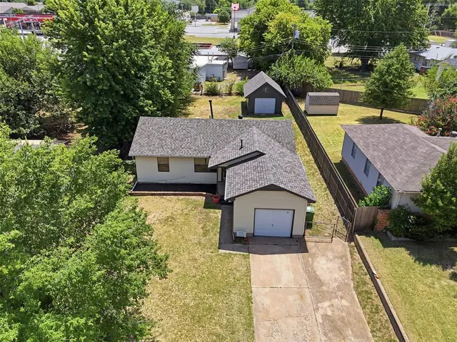 Photo 3 — 102 Belisle Avenue, Yukon, OK 73099