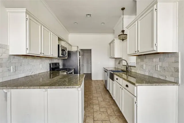 Photo 2 — 15505 Sandstone Terrace, Oklahoma City, OK 73170