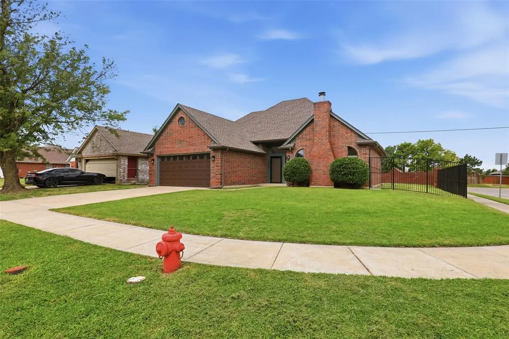 Photo 2 — 8101 Timothy Lane, Oklahoma City, OK 73135