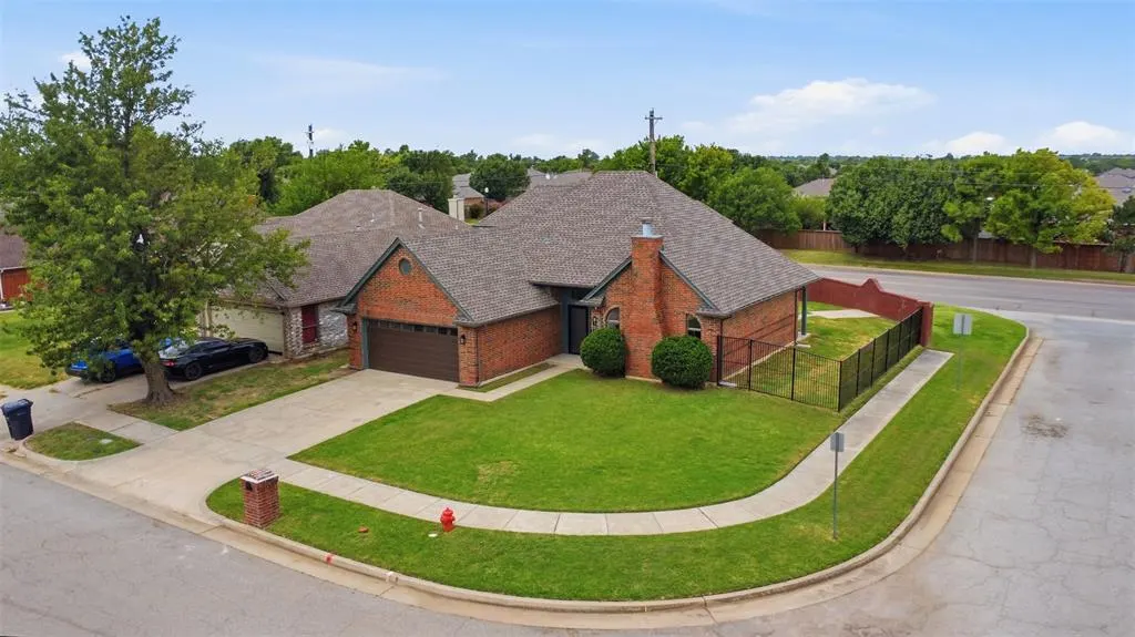 Photo 3 — 8101 Timothy Lane, Oklahoma City, OK 73135