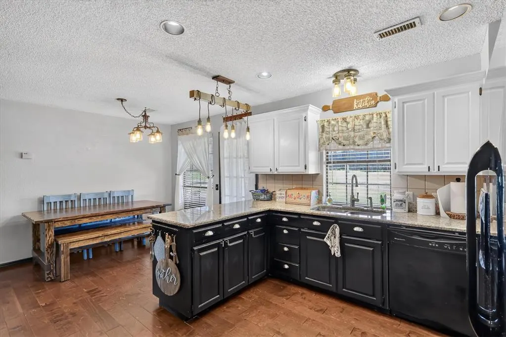 Photo 4 — 13417 Briar Hollow Drive, Oklahoma City, OK 73170