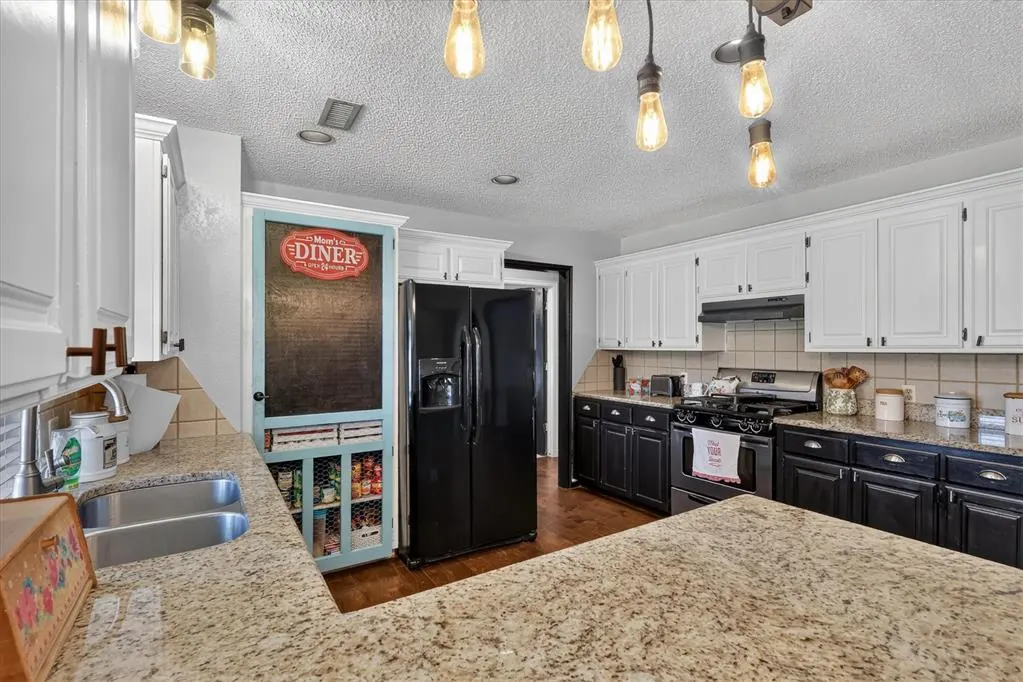Photo 14 — 13417 Briar Hollow Drive, Oklahoma City, OK 73170