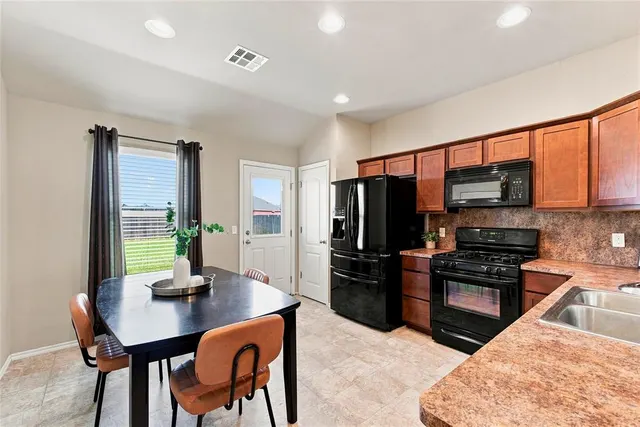 Photo 8 — 4904 Hunter Boulevard, Oklahoma City, OK 73179