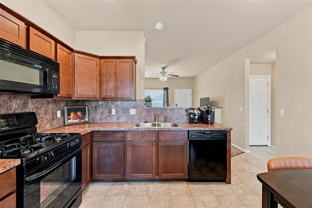Photo 10 — 4904 Hunter Boulevard, Oklahoma City, OK 73179