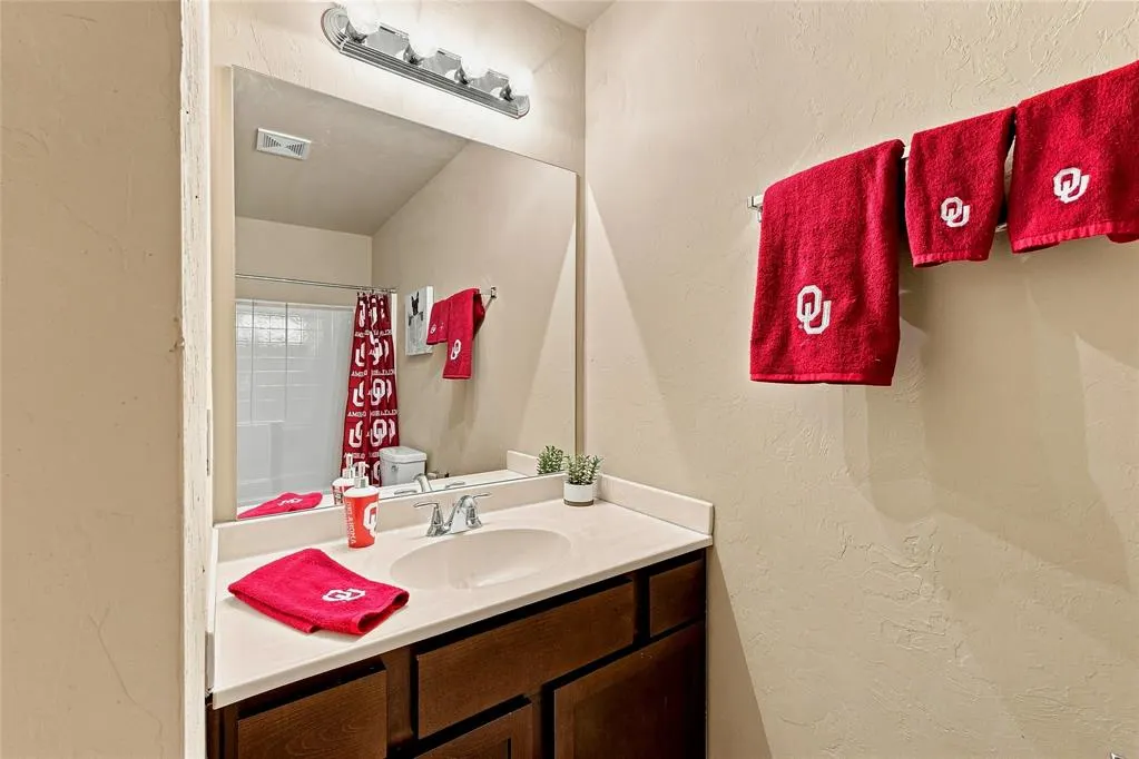 Photo 16 — 4904 Hunter Boulevard, Oklahoma City, OK 73179