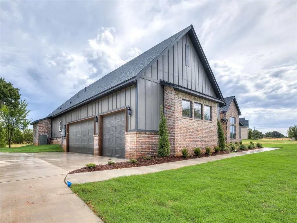 Photo 2 — 14117 North Ridge Drive, Choctaw, OK 73020