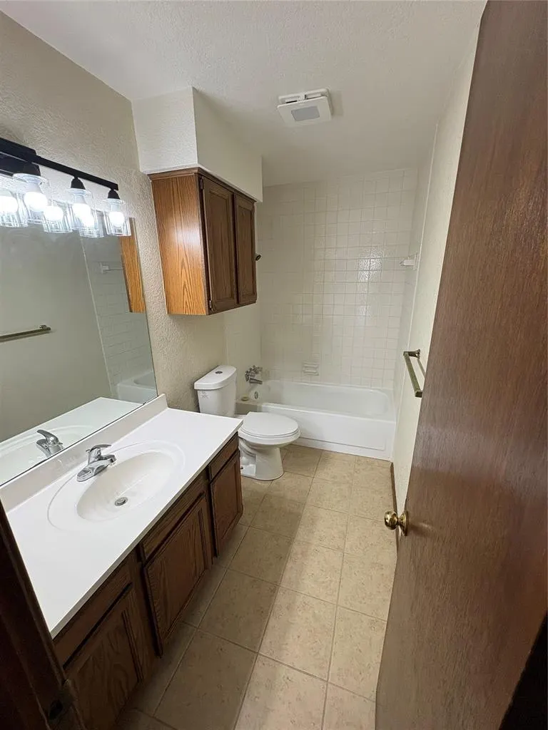 Photo 7 — 4400 Hemingway Drive 207, Oklahoma City, OK 73118