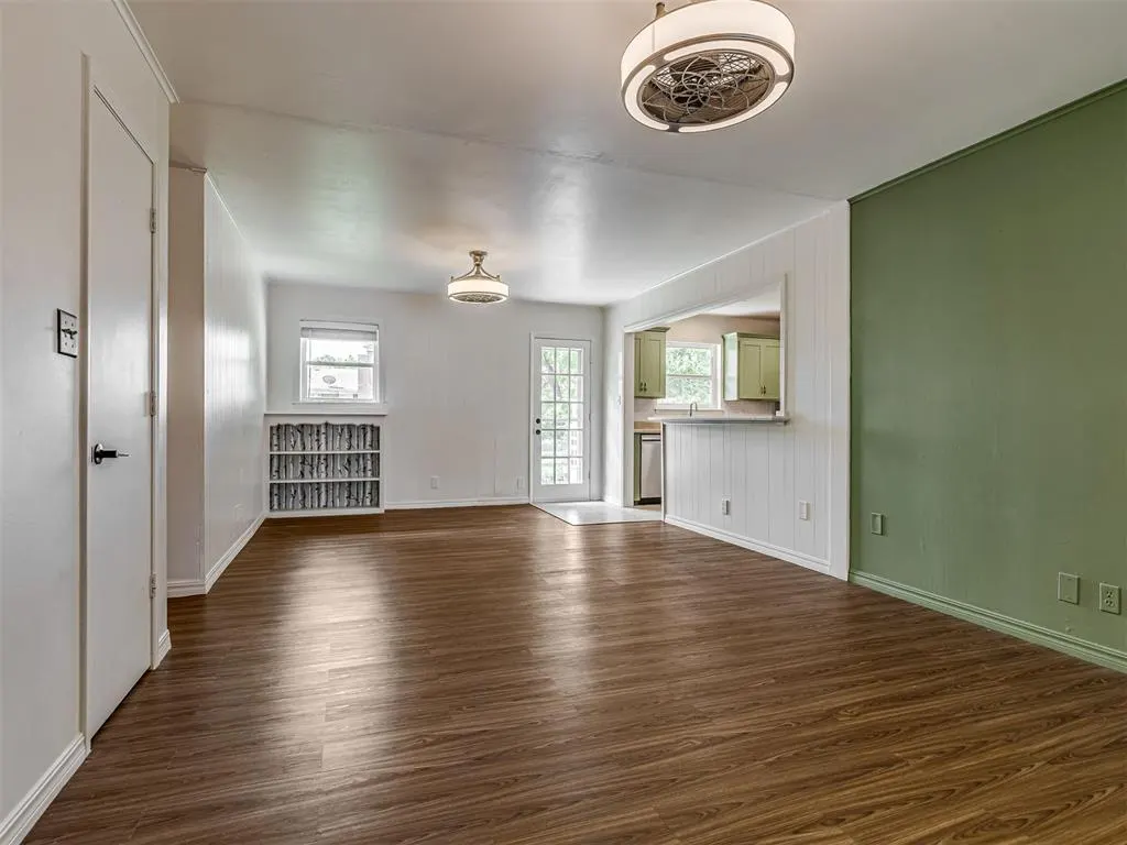 Photo 9 — 8922 E 49th Place, Tulsa, OK 74145