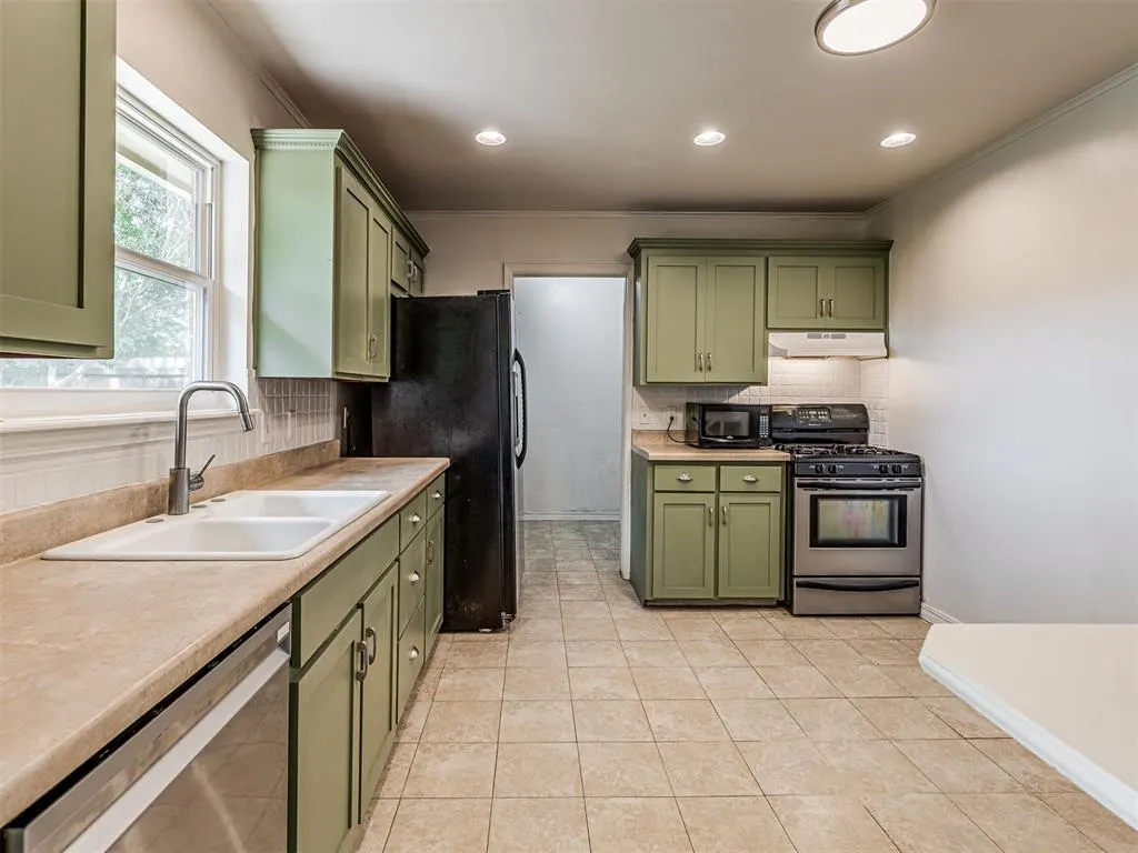 Photo 16 — 8922 E 49th Place, Tulsa, OK 74145