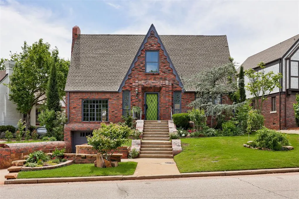 Photo 2 — 412 NW 35th Street, Oklahoma City, OK 73118