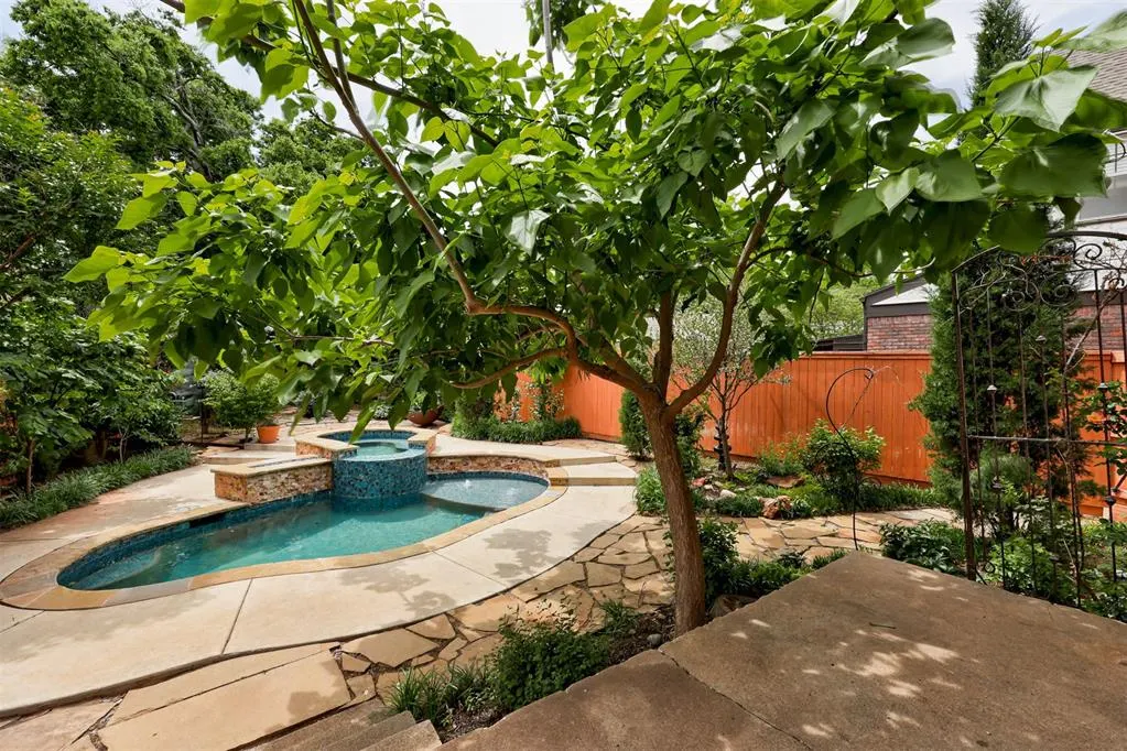 Photo 3 — 412 NW 35th Street, Oklahoma City, OK 73118