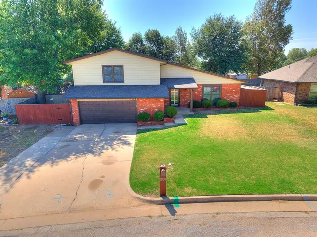 Front exterior — 11708 Oakdale Street, Yukon, OK 73099