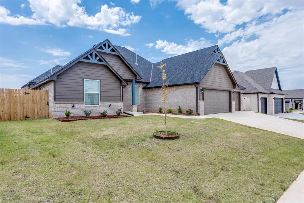 Photo 2 — 9208 SW 35 Street, Oklahoma City, OK 73179