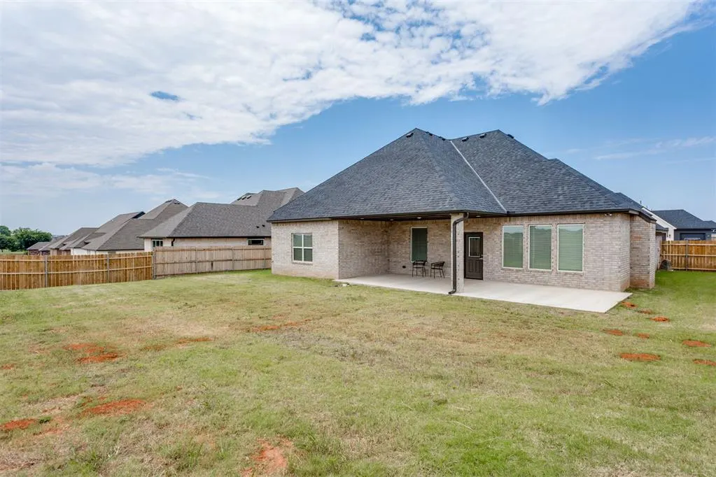 Photo 8 — 9208 SW 35 Street, Oklahoma City, OK 73179