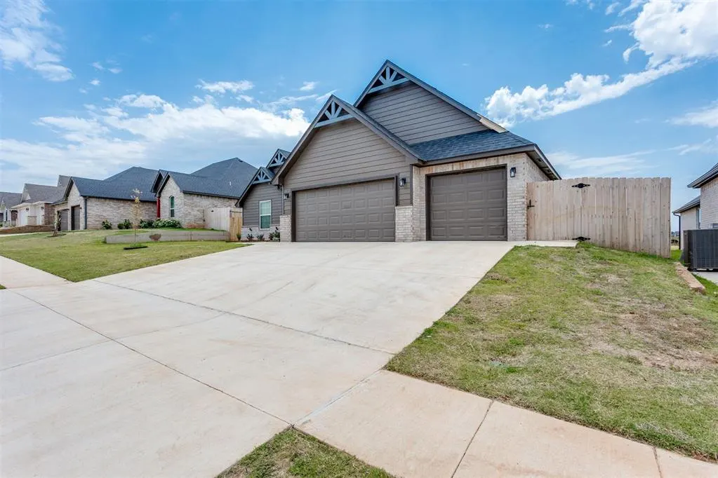 Photo 9 — 9208 SW 35 Street, Oklahoma City, OK 73179