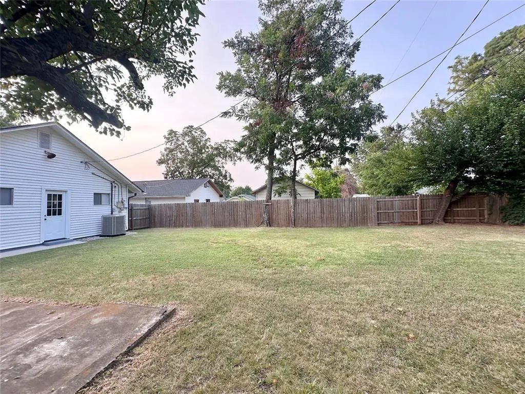 Photo 41 — 1627 N Market Avenue, Shawnee, OK 74804