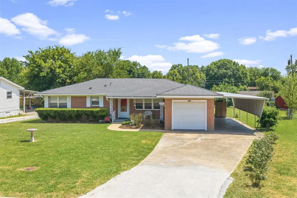 Front exterior — 829 W 22nd Street, Ada, OK 74820