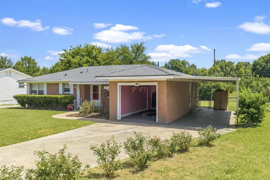 Photo 2 — 829 W 22nd Street, Ada, OK 74820