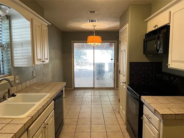 Photo 7 — 736 Red Oak Terrace, Edmond, OK 73003