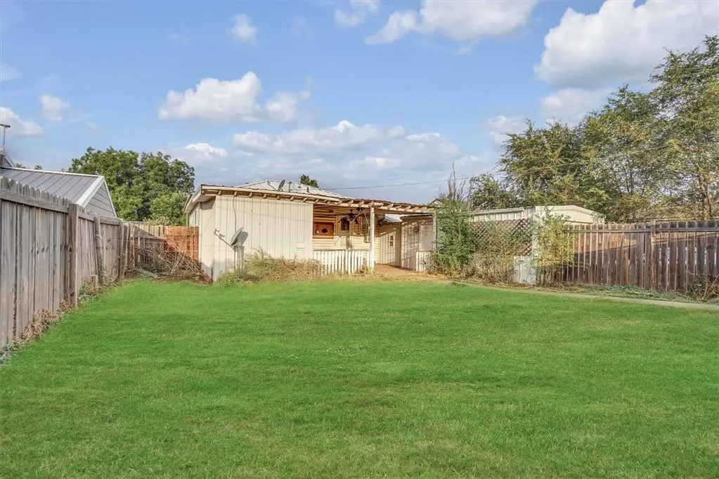 Photo 15 — 108 Central Drive, Sayre, OK 73662