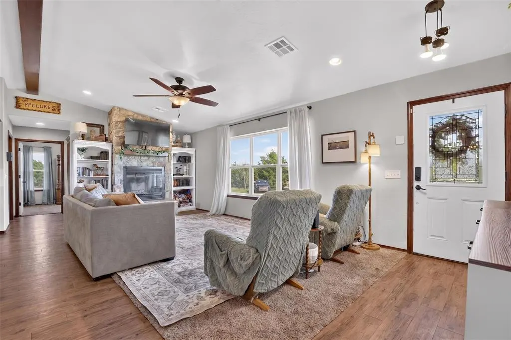 Photo 3 — 208 Moran Road, McLoud, OK 74851