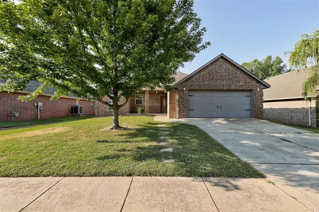 Photo 2 — 1716 Kamber Terrace, Edmond, OK 73003