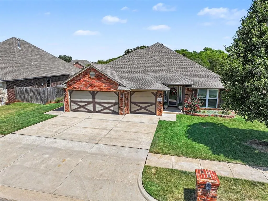 Photo 2 — 11305 NW 105th Street, Yukon, OK 73099
