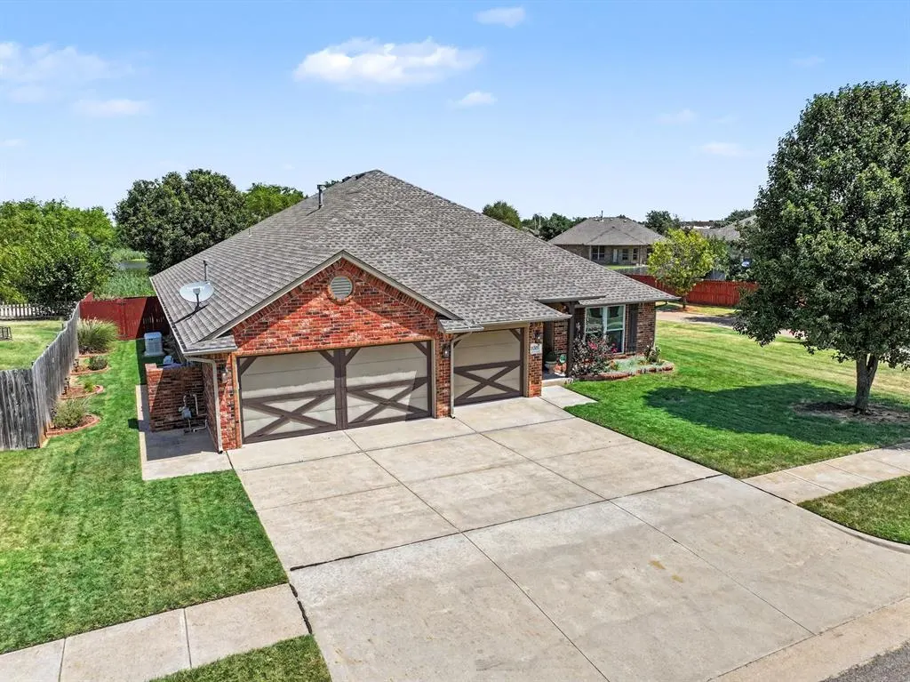 Photo 4 — 11305 NW 105th Street, Yukon, OK 73099