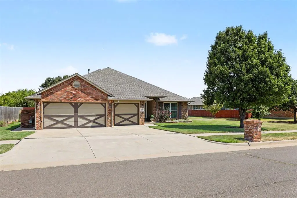 Photo 5 — 11305 NW 105th Street, Yukon, OK 73099