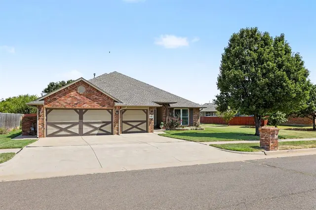 Photo 5 — 11305 NW 105th Street, Yukon, OK 73099