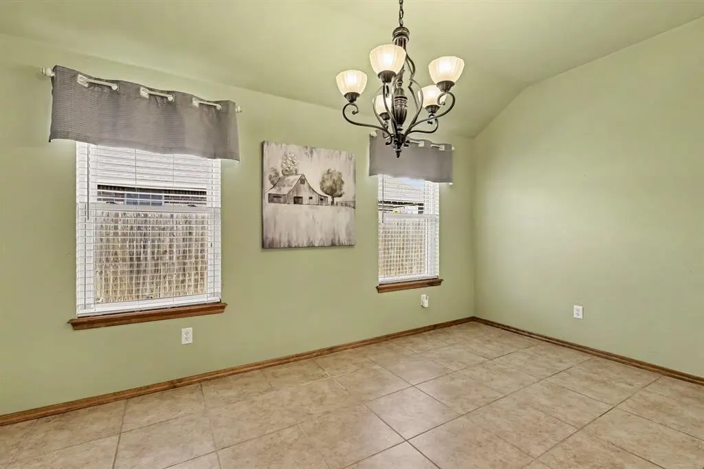 Photo 16 — 11305 NW 105th Street, Yukon, OK 73099