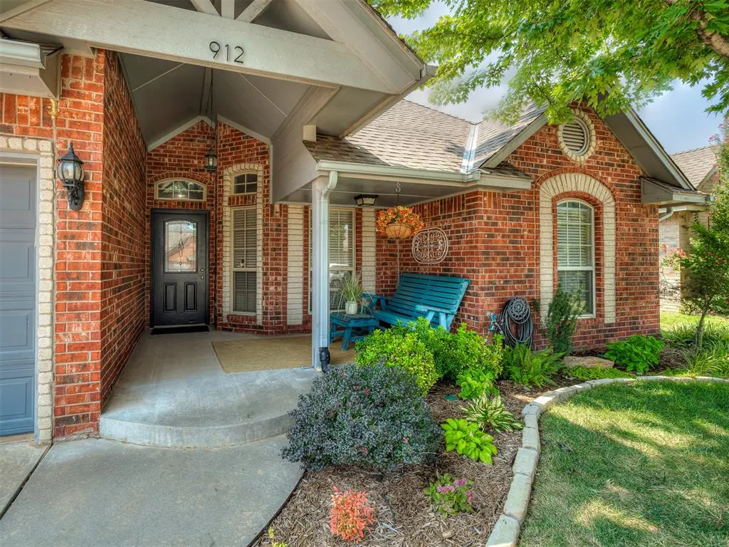Photo 2 — 912 Regal Road, Yukon, OK 73099