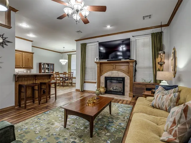 Photo 4 — 912 Regal Road, Yukon, OK 73099