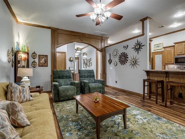 Photo 5 — 912 Regal Road, Yukon, OK 73099