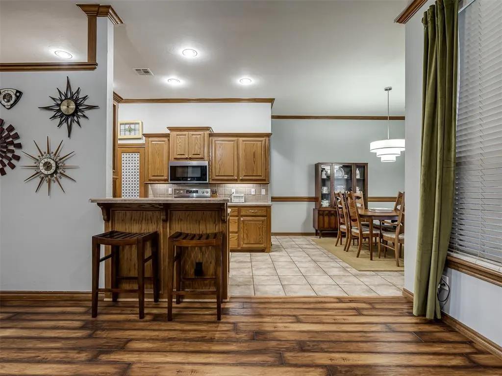 Photo 9 — 912 Regal Road, Yukon, OK 73099